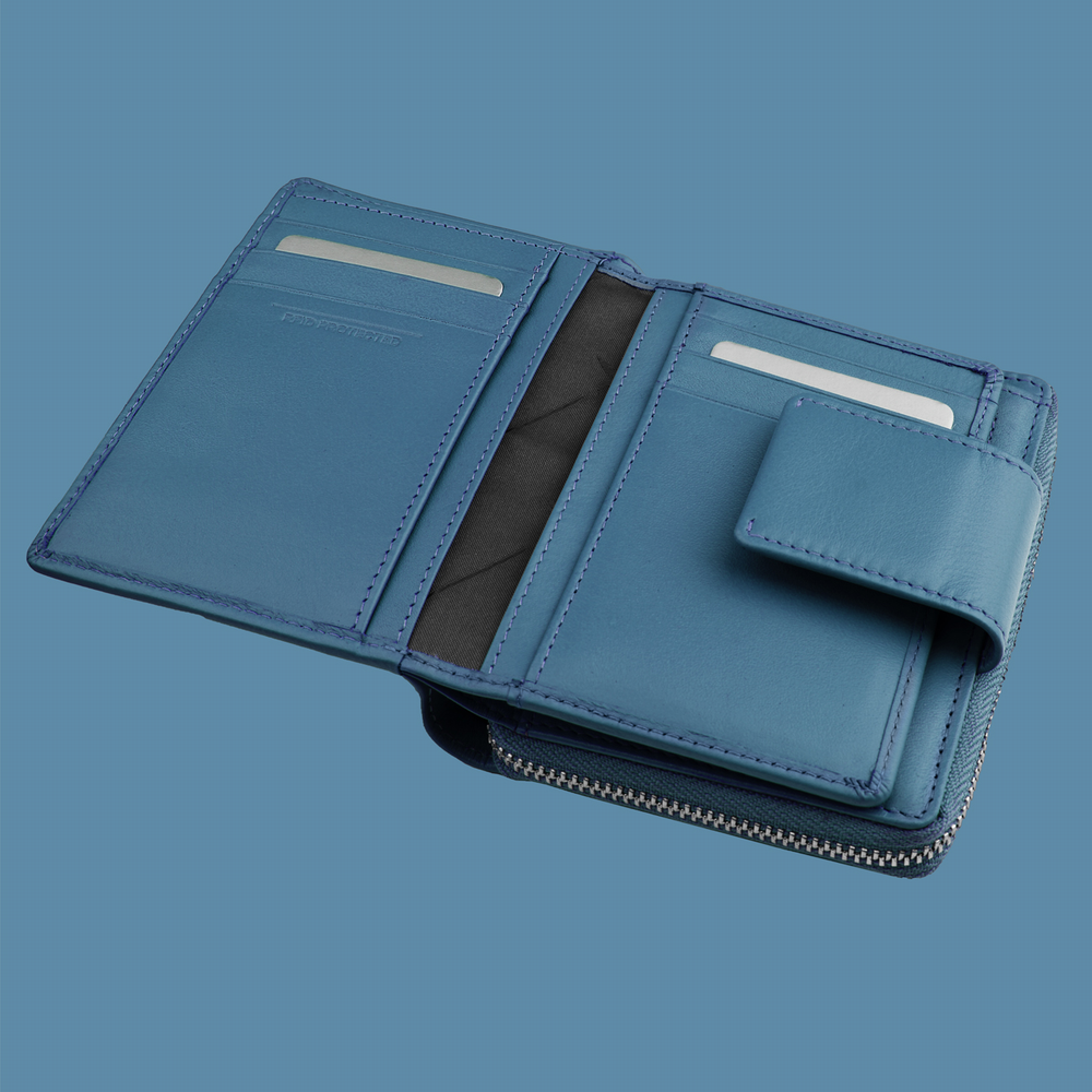 Zippered wallet blue
