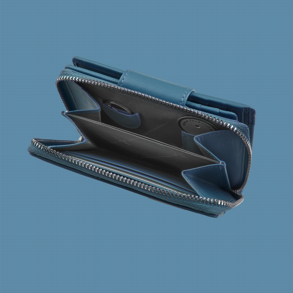 Zippered wallet blue