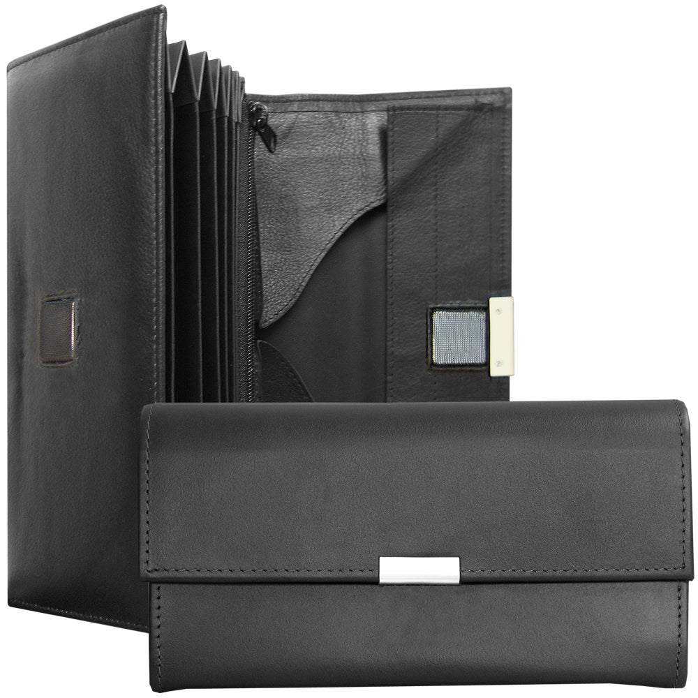 Serving wallet with magnetic closure