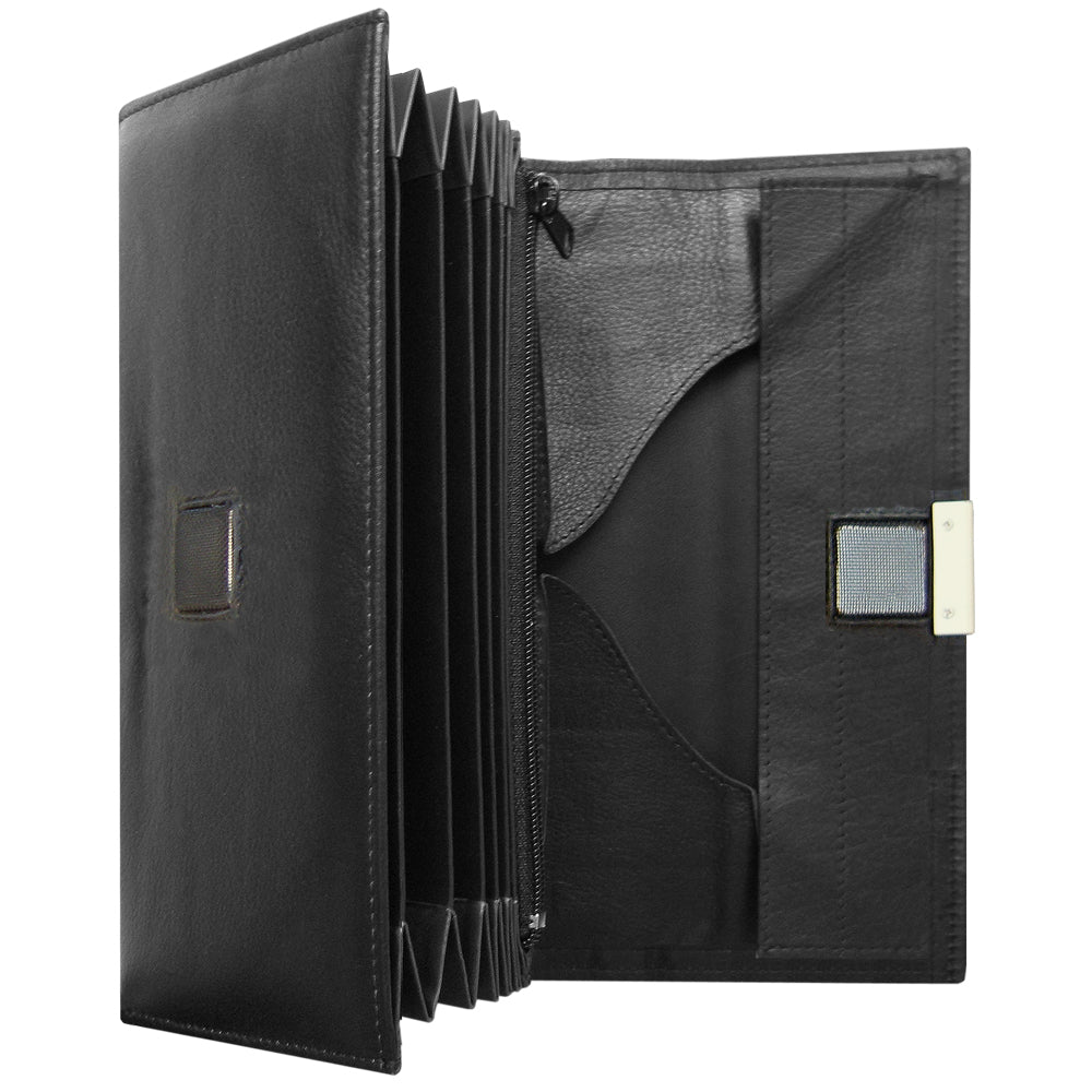 Serving wallet with magnetic closure