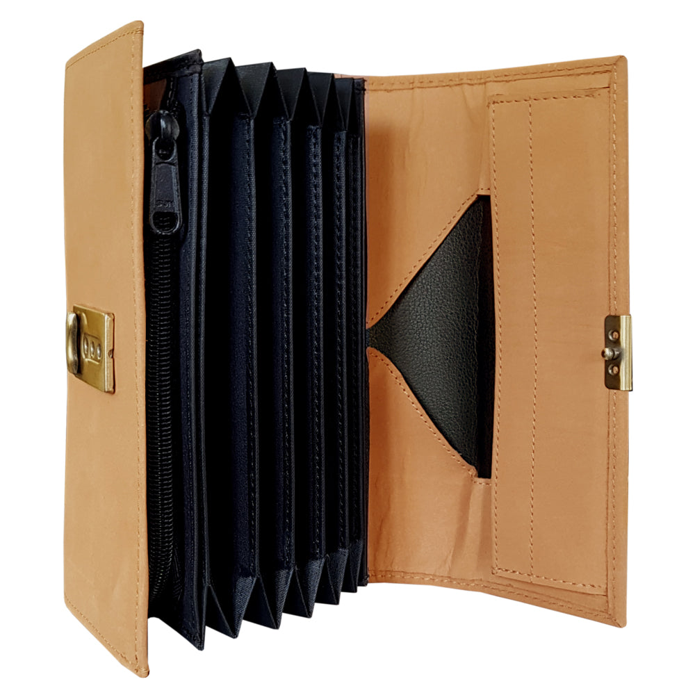 Serving wallet natural